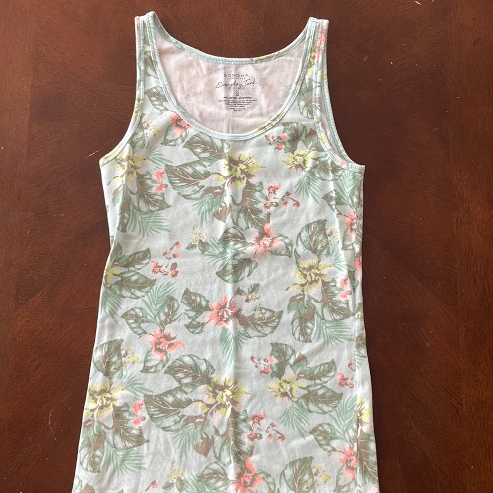 Sonoma everyday tank size- S 94% cotton 6% spandex